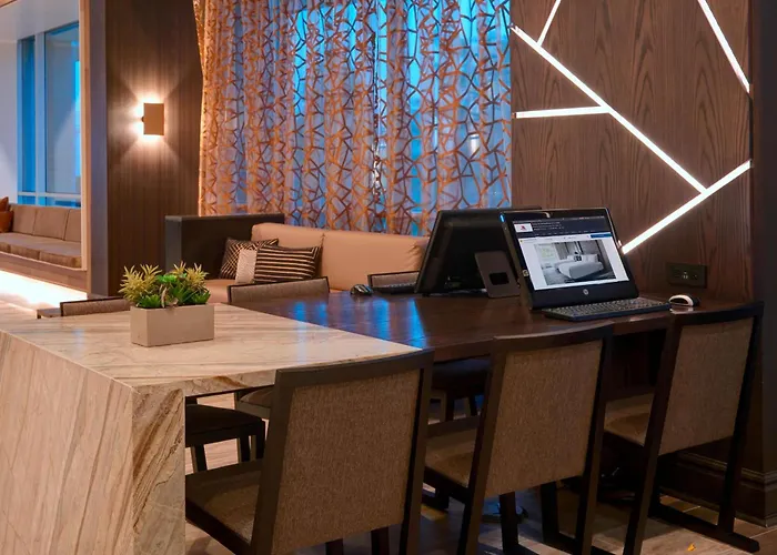 Chicago Marriott Southwest At 4*